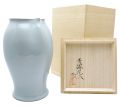 青磁花入
